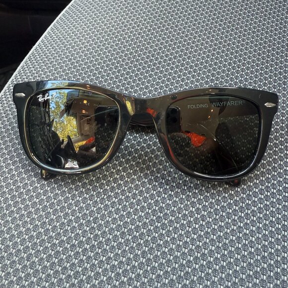 Ray-Ban Folding Wayfarer Classic, Shiny Black Frame with Polarized Green Lens - Picture 1 of 5